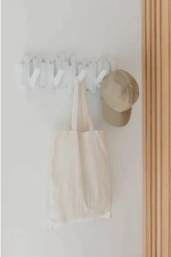 Umbra Porte Manteaux Barrettes -Reflet Maison bcb27f2a46154476a34766fa47cbaf13.cropped 232 111 523 786.processed