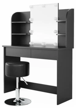 Coiffeuse Charlotte Avec Tabouret Et LED -Reflet Maison f3951db2a4c84630b5bcbf34ad99f367.cropped 216 88 592 843.processed